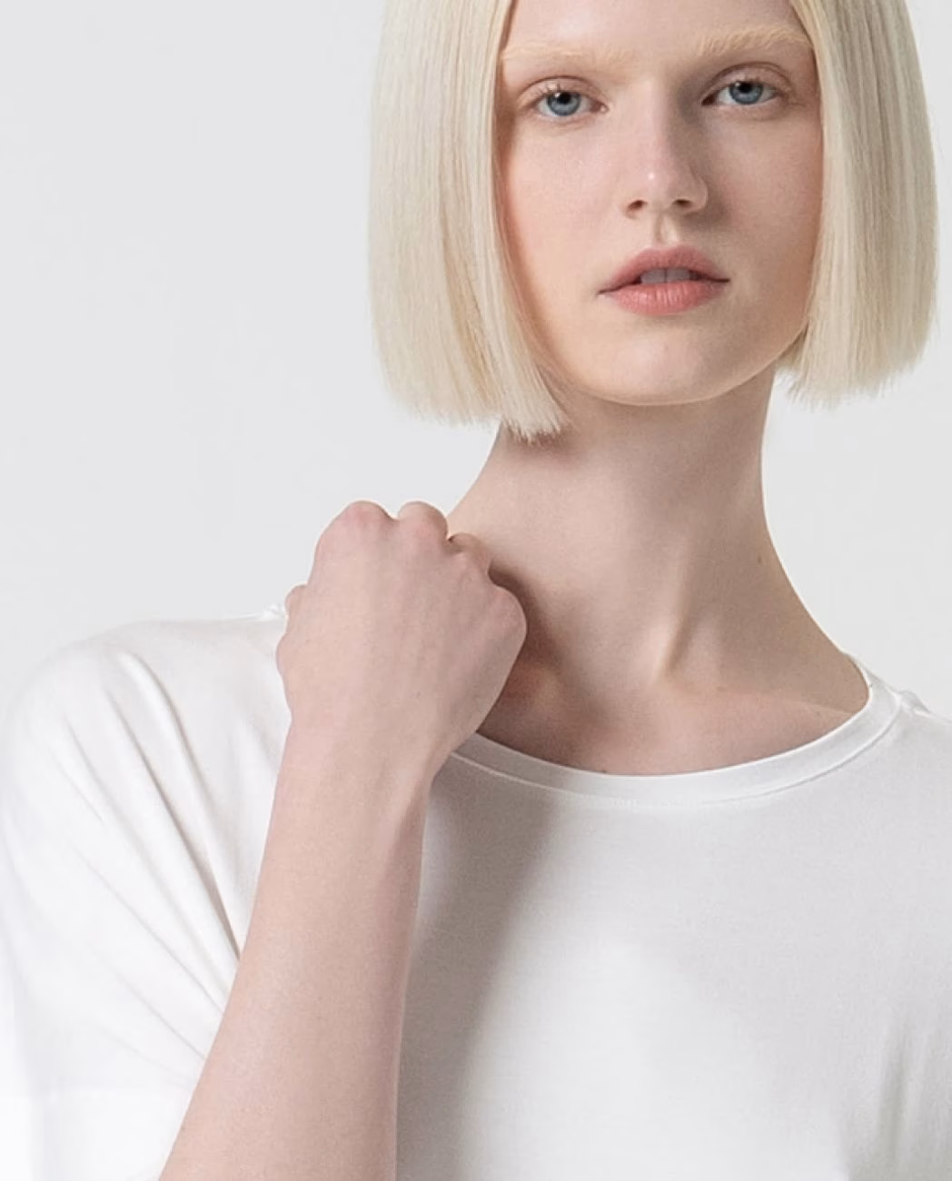 T-shirt V-hals losvallend model Boothals White - Surkana