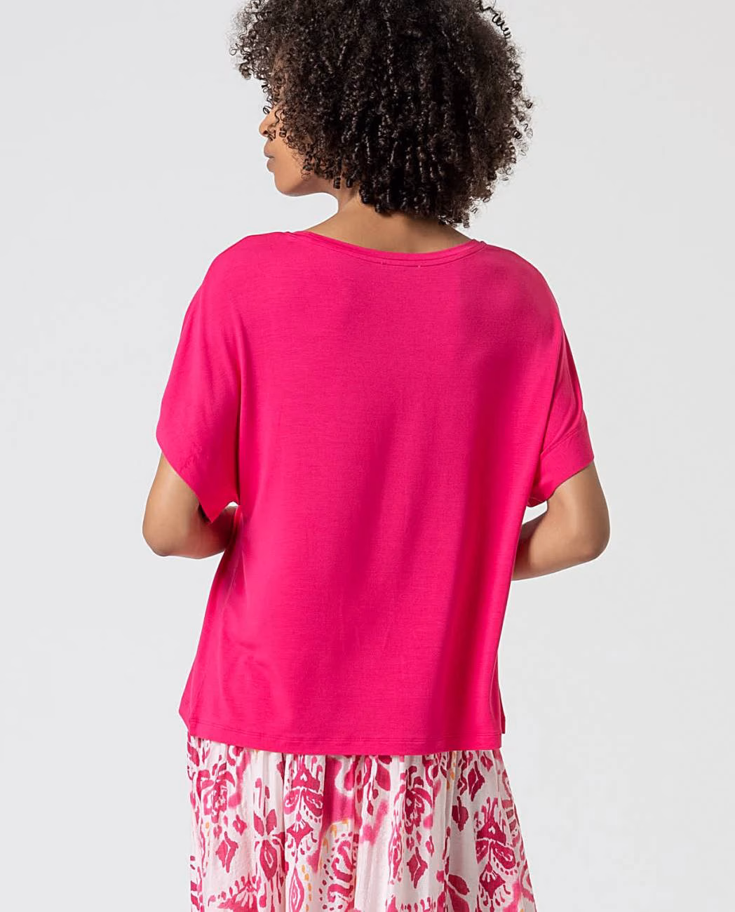T-shirt V-hals losvallend model Boothals Fuchsia - Surkana