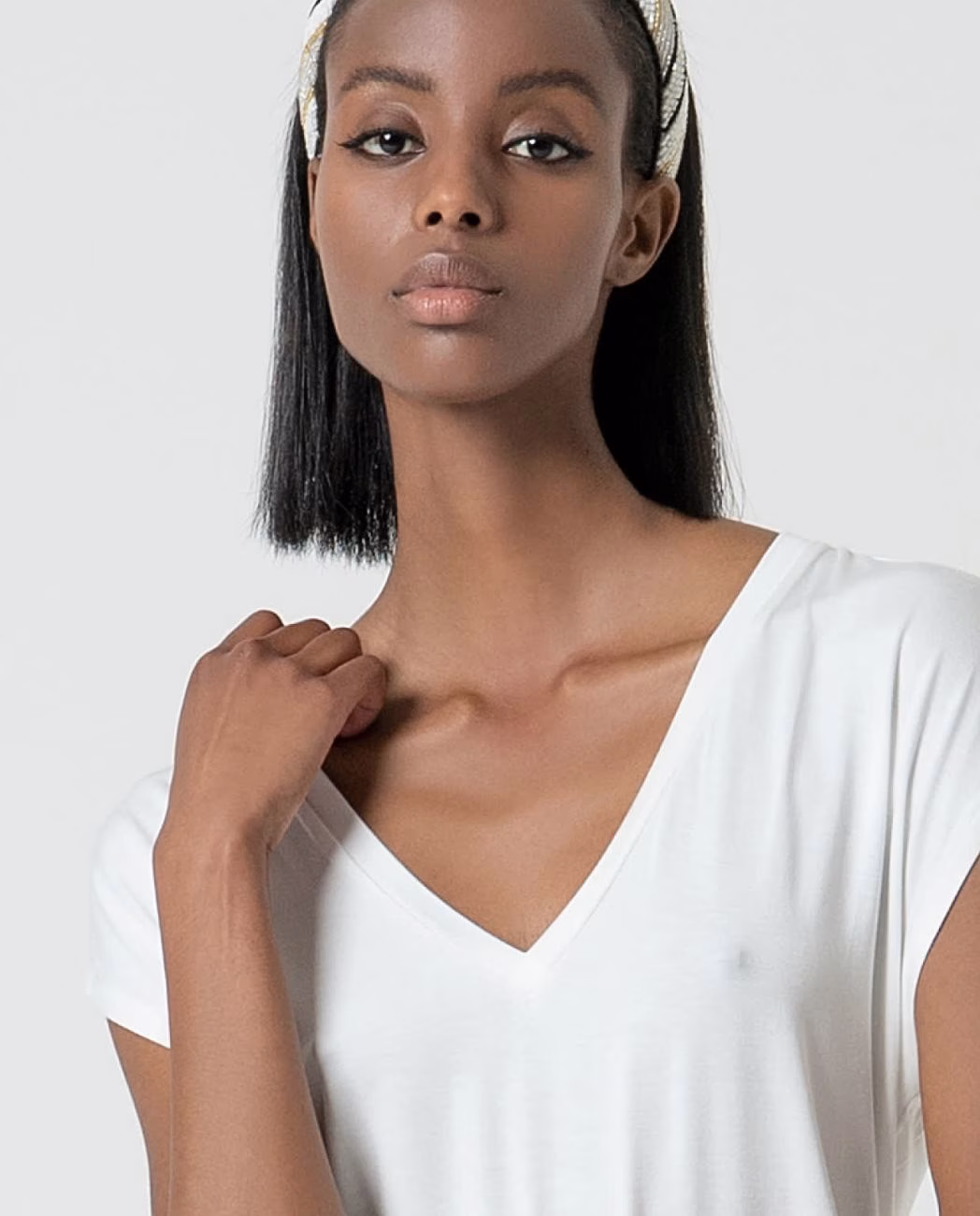 T-shirt V-hals losvallend model White - Surkana