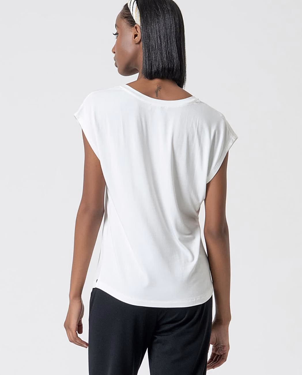 T-shirt V-hals losvallend model White - Surkana