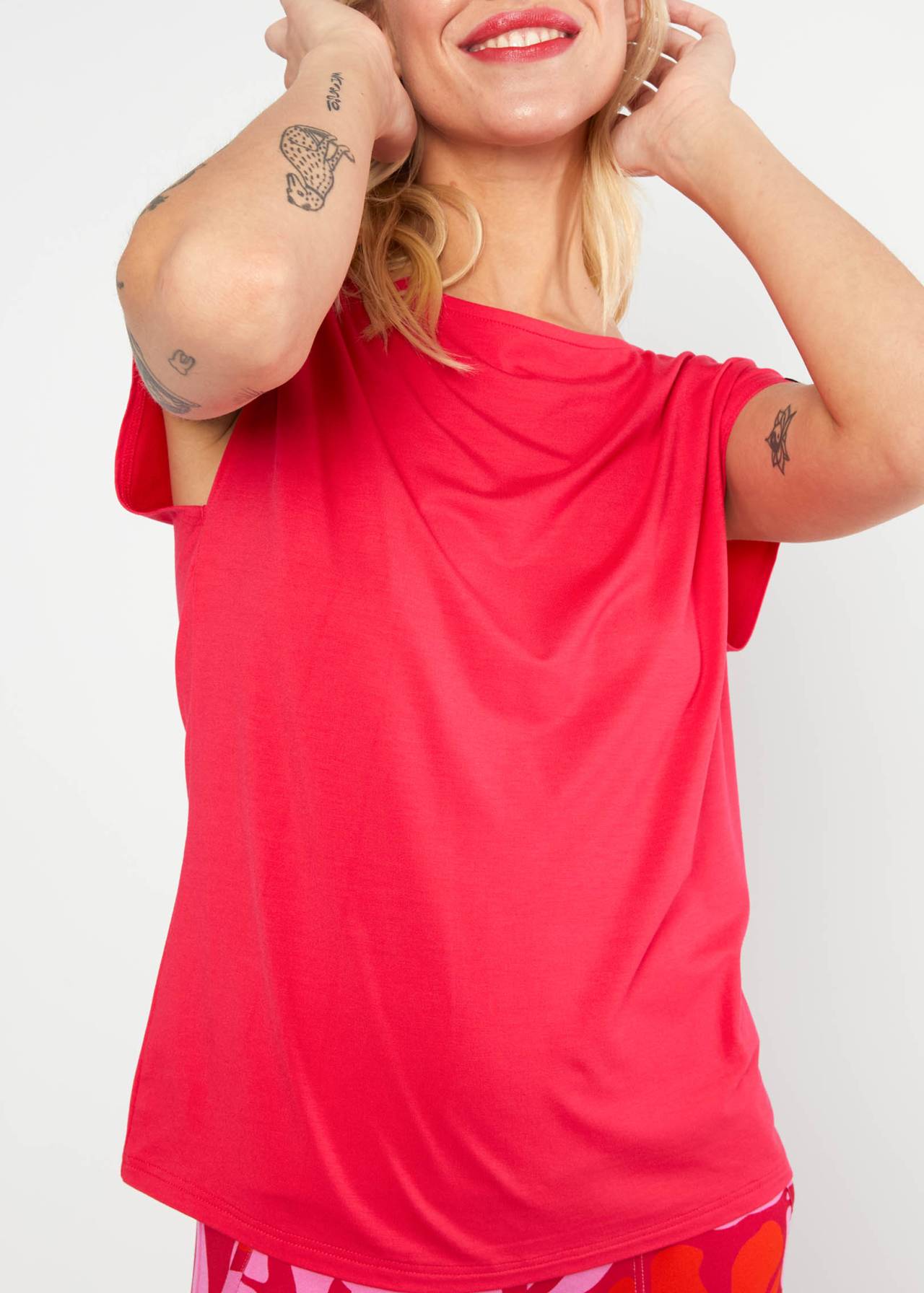 Top Breezy Flowgirl - Bold Ruby Red - Blutsgeschwister