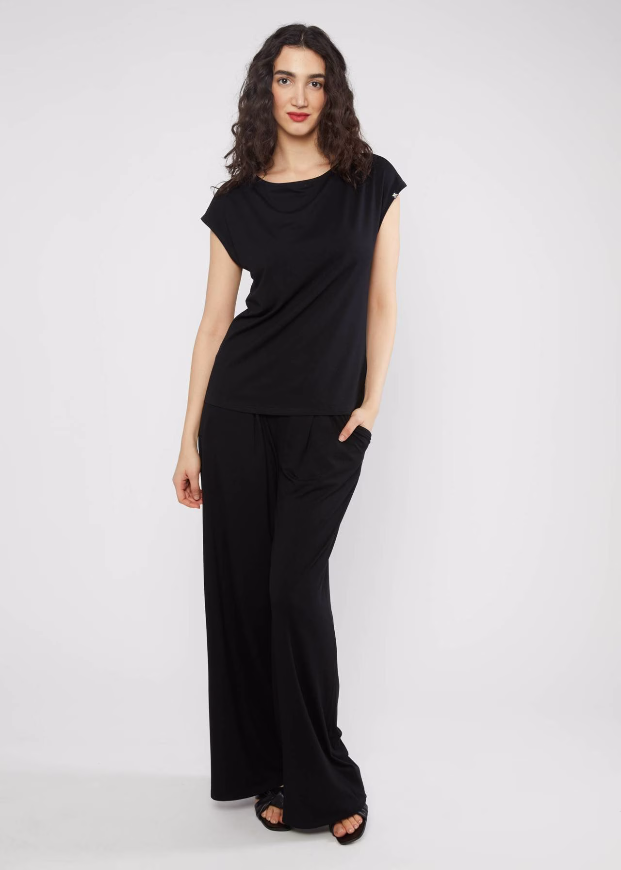 Top Breezy Flowgirl - Soot Black - Blutsgeschwister