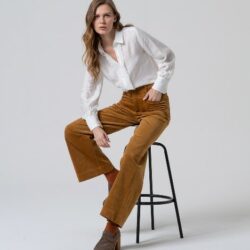 Broek Flared met opgestikte zakken Mustard WNT25 - Surkana