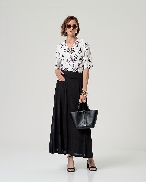Rok Wijduitlopend Model SS26 - Black - Surkana